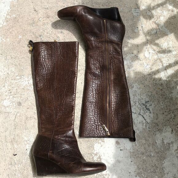 Tory Boots  - Picture 1 of 7